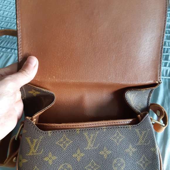 Selling authentic Louise Vuitton bag. - Picture 5 of 7